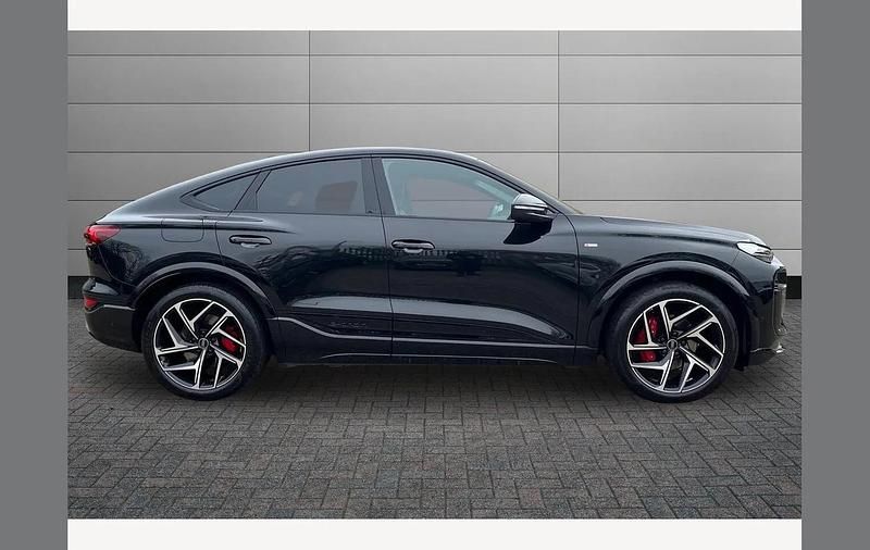 Begagnad Audi Q6 e-tron Advanced 284 kW (387 HK) 2025 Svart SUV