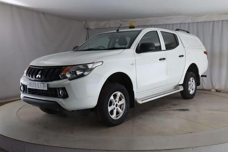 Used Mitsubishi L200 181 HP (133 kW) 2019 White Pickup