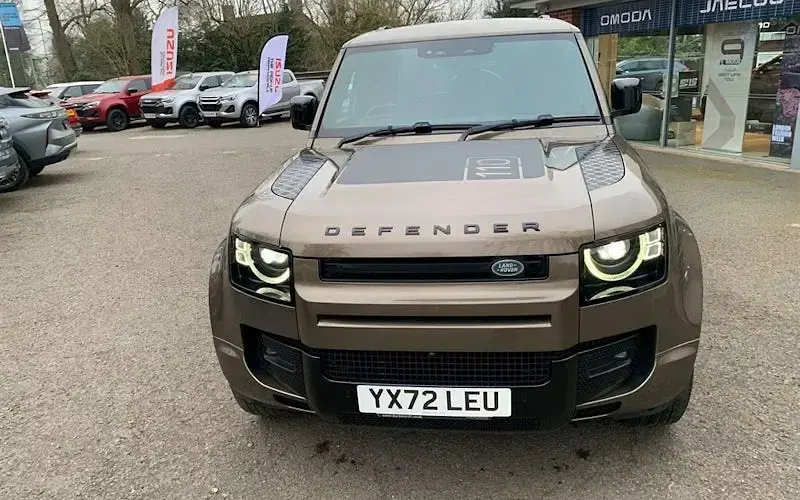 Used Land Rover Defender 249 HP (183 kW) 2023 SUV