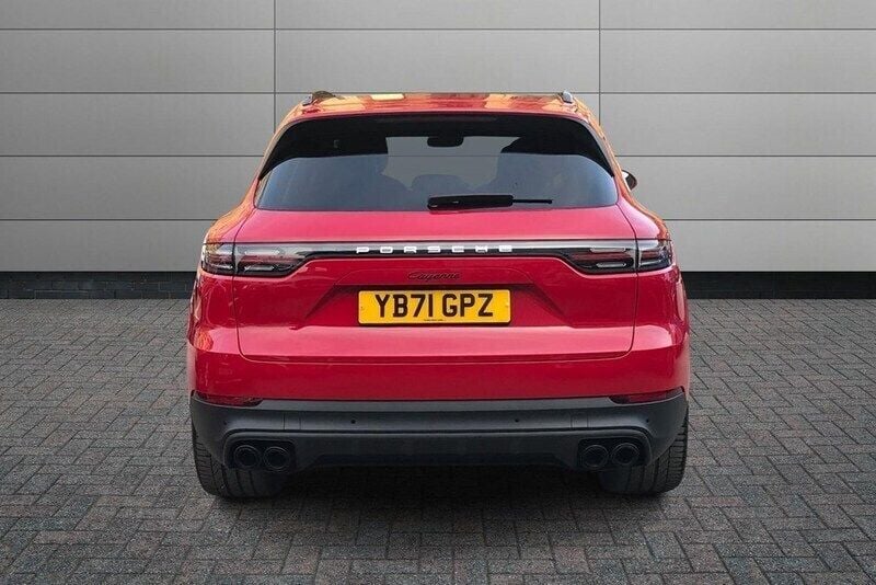 Used Porsche Cayenne 336 HP (247 kW) 2021 Red SUV