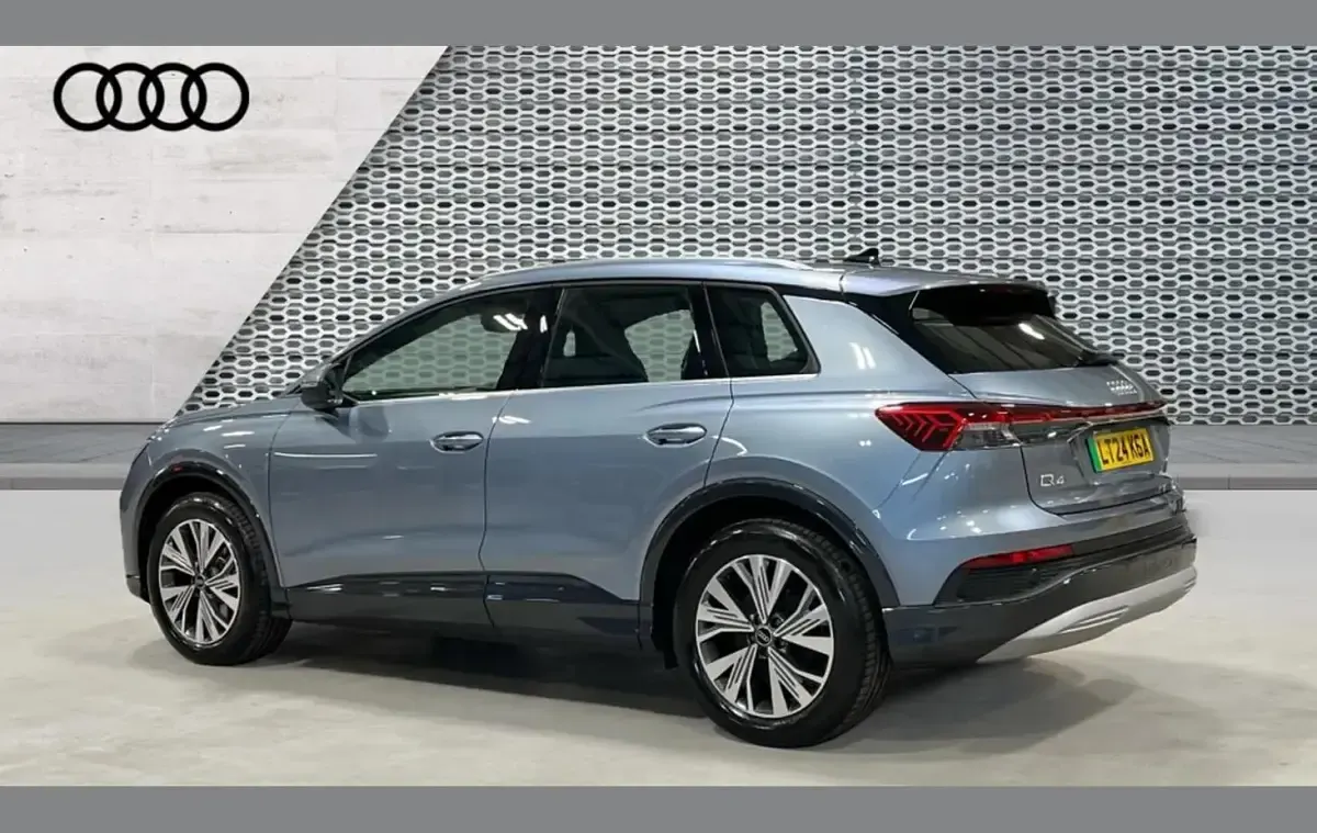 Usado Audi Q4 e-tron Sport 210 kW (286 HP) 2024 Azul SUV