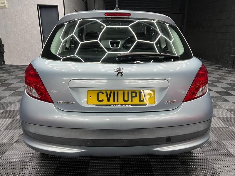 Begagnad Peugeot 207 2011 Blå Halvkombi