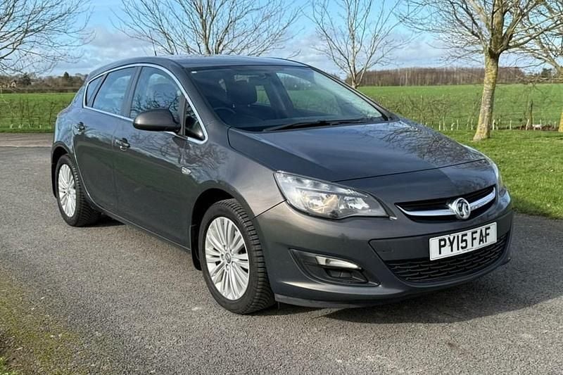 Used Vauxhall Astra Excite 110 HP (80 kW) 2015 Grey Hatchback