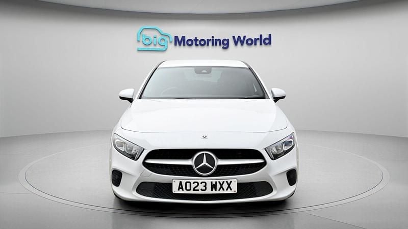 Used Mercedes A180 Executive 136 HP (100 kW) 2022 White Hatchback