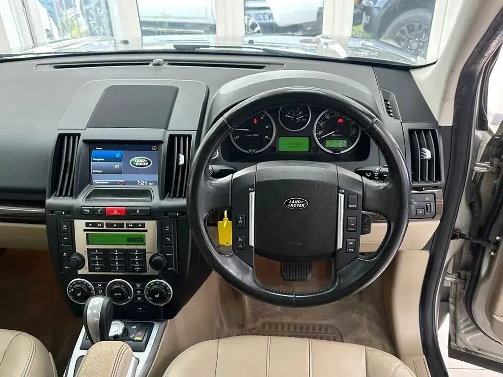 Used Land Rover Freelander 2 HSE 150 HP (110 kW) 2011 Gold SUV
