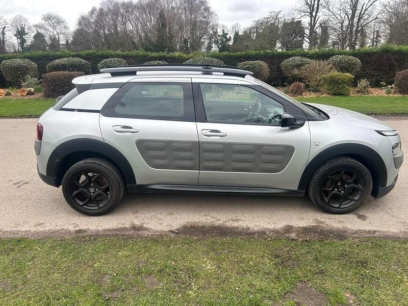 Used Citroën C4 Cactus Feel 100 HP (73 kW) 2015 Silver Hatchback