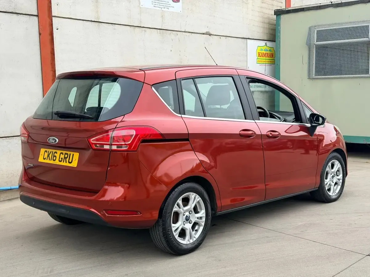 Used Ford B-MAX Zetec 95 HP (69 kW) 2016 Red MPV