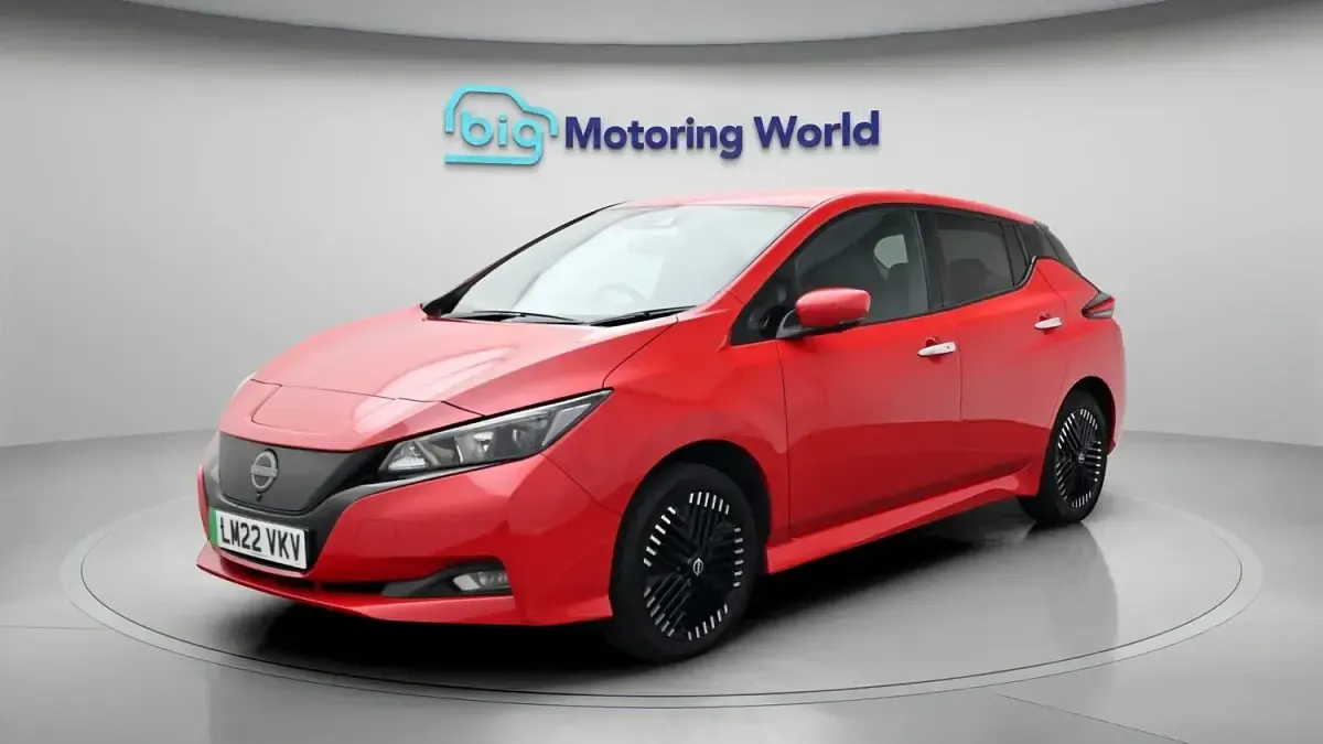 Used Nissan Leaf N-Connecta 160 kW (218 HP) 2022 Red Hatchback