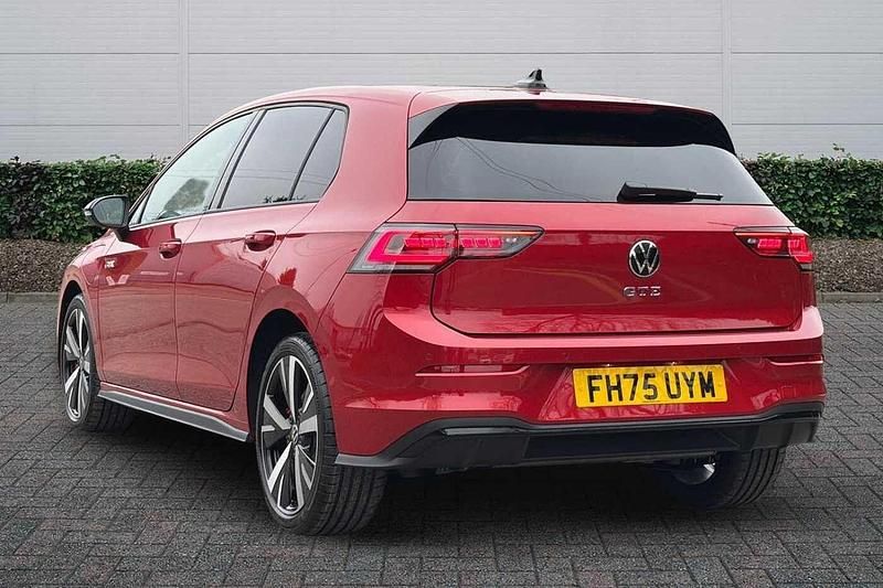 New VW Golf VIII GTE 272 HP (200 kW) 2026 Kings red Hatchback