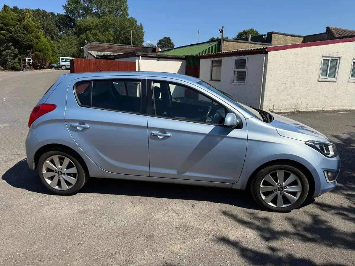 Used Hyundai i20 Style 101 HP (74 kW) 2013 Blue Hatchback