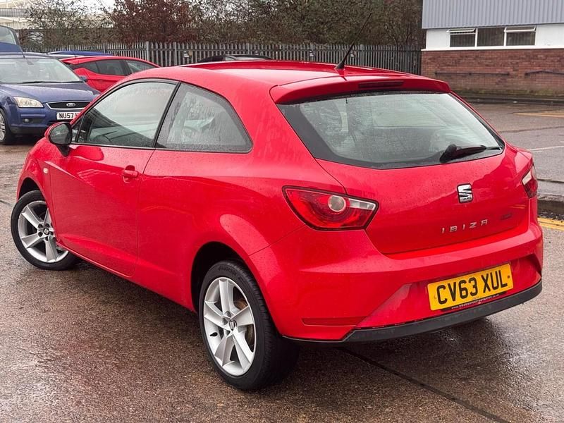 Begagnad Seat Ibiza Sport 2014 Röd Halvkombi