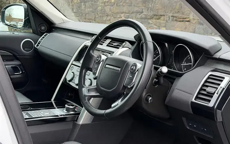 Used Land Rover Discovery HSE 258 HP (189 kW) 2017 White SUV