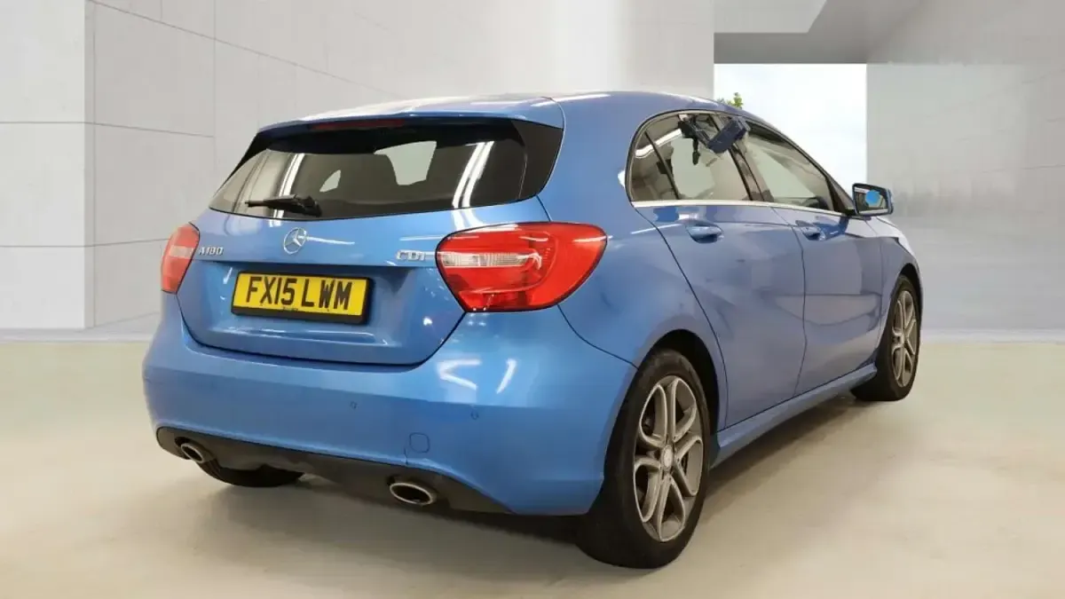 Used Mercedes A180 109 HP (80 kW) 2015 Blue Hatchback
