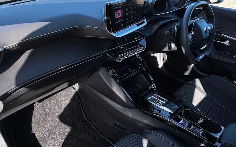 Used Peugeot 2008 GT 145 HP (106 kW) 2025 White SUV