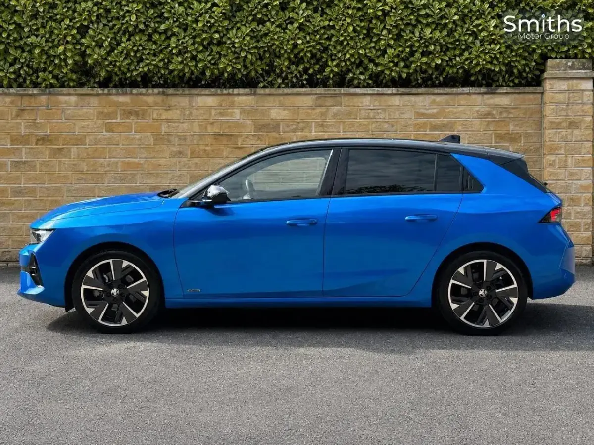 Used Vauxhall Astra Ultimate 113 kW (154 HP) 2023 Blue Hatchback