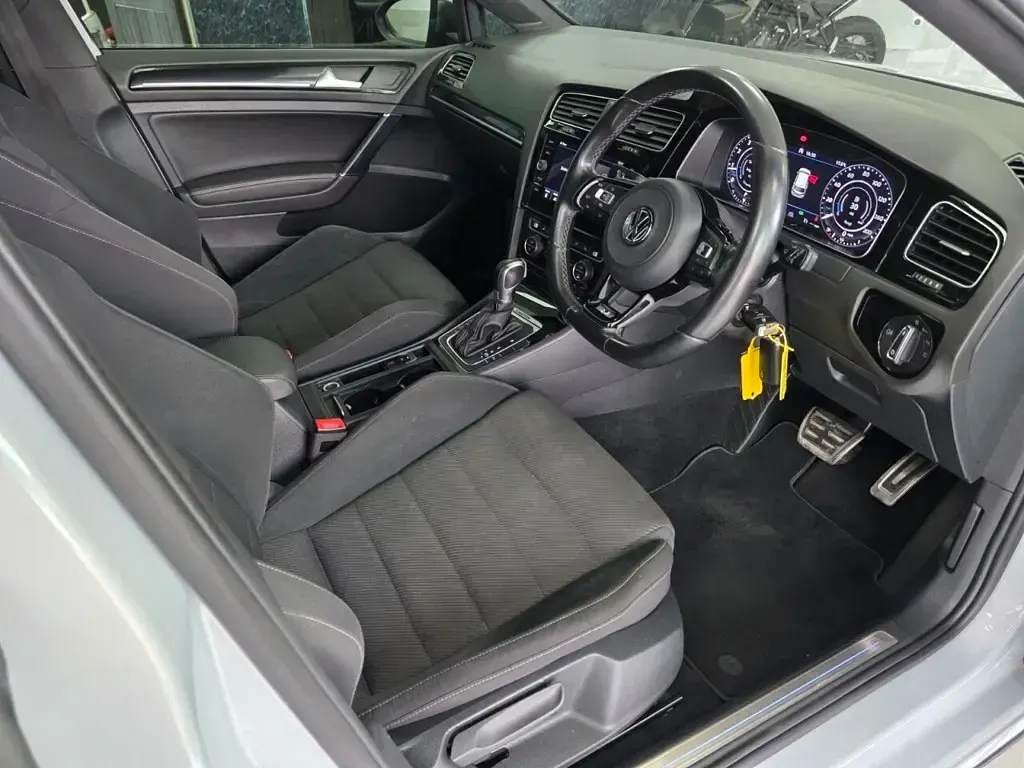 Used VW Golf VII R 300 HP (220 kW) 2019 Silver Hatchback