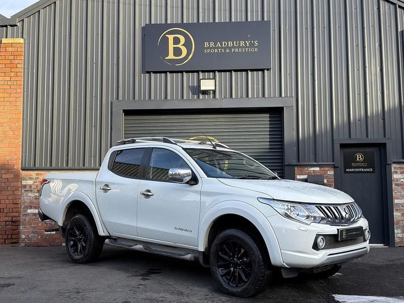 White Used 2016 Mitsubishi L200 Pickup | £12,995 (Good price) - Image 1/4