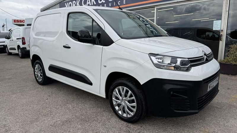 White Used 2022 Citroën Berlingo MPV | £7,990 (Good price) - Image 1/4