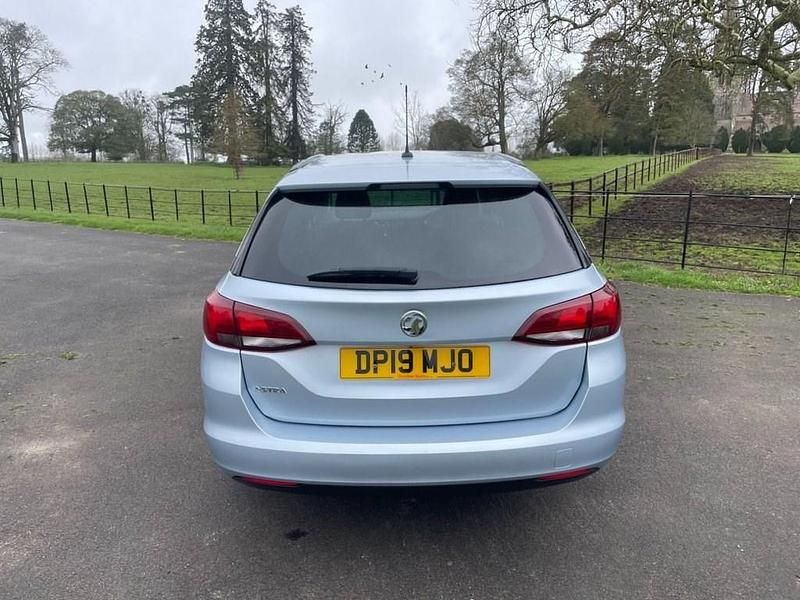 Used Vauxhall Astra Design Edition 125 HP (91 kW) 2019 Silver Estate