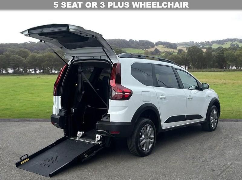 White Used 2023 Dacia Jogger Expression MPV | £16,999 (A bit pricey) - Image 1/4