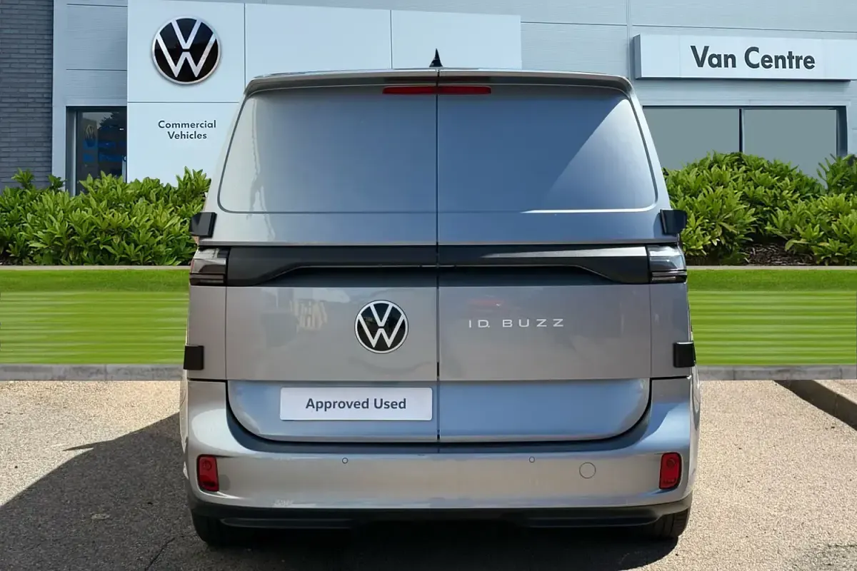 Usado VW ID. Buzz 210 kW (286 HP) 2024 Prateado Monovolume