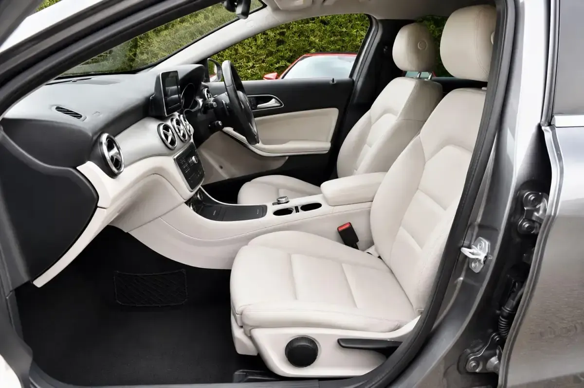 Usado Mercedes GLA250 Premium 211 HP (155 kW) 2017 Cinzento SUV