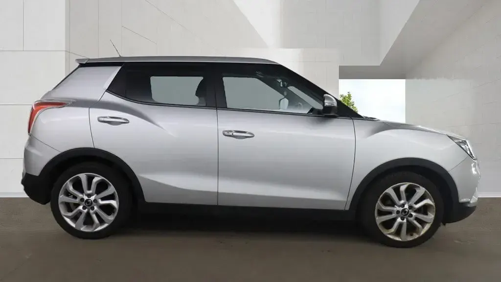 Used SsangYong Tivoli 128 HP (94 kW) 2016 Silver SUV