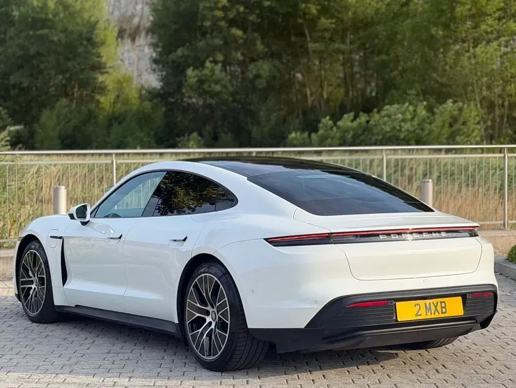 Used Porsche Taycan 419 kW (571 HP) 2020 White Sedan