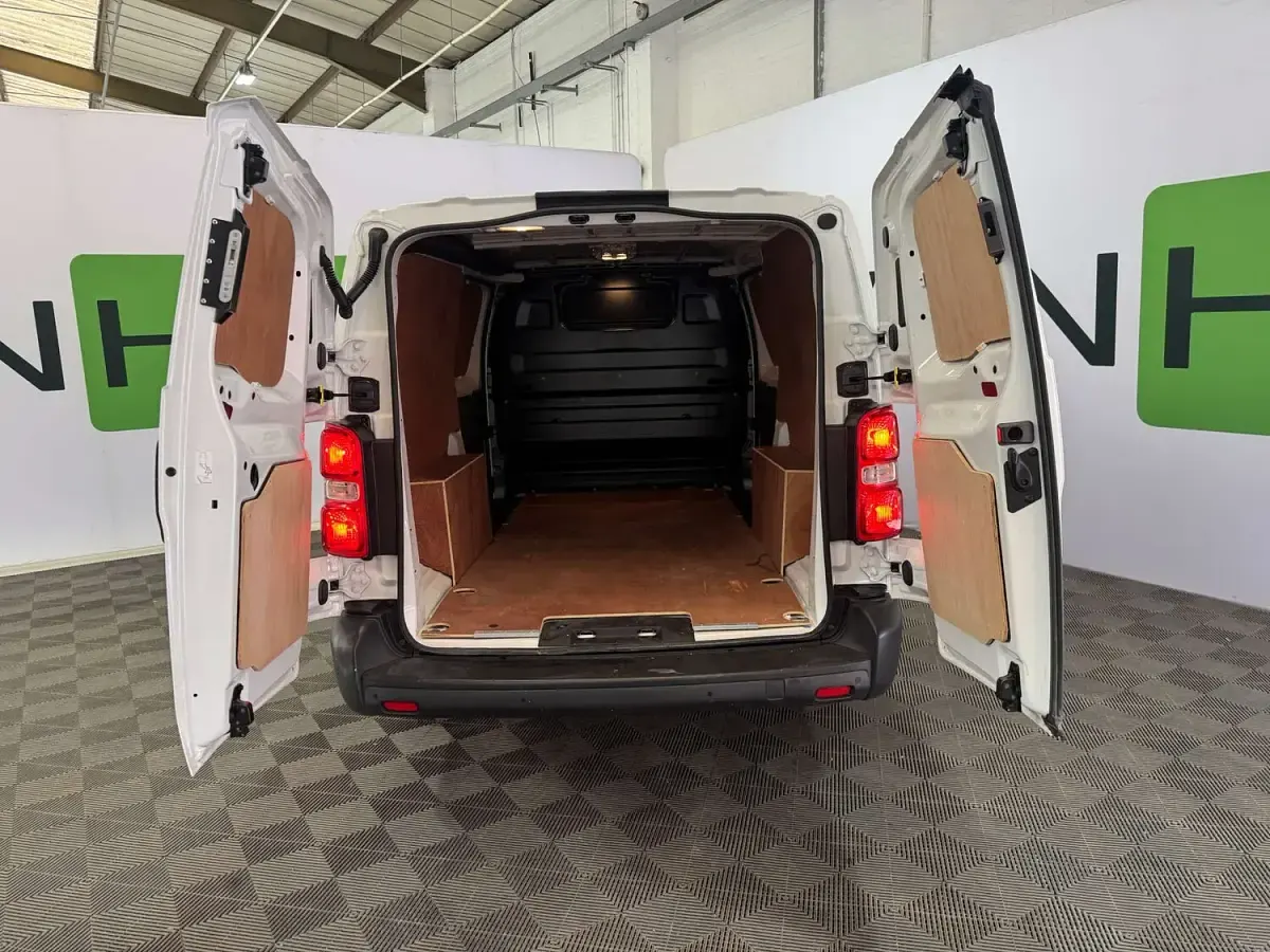 Used Vauxhall Vivaro S 2022 White MPV