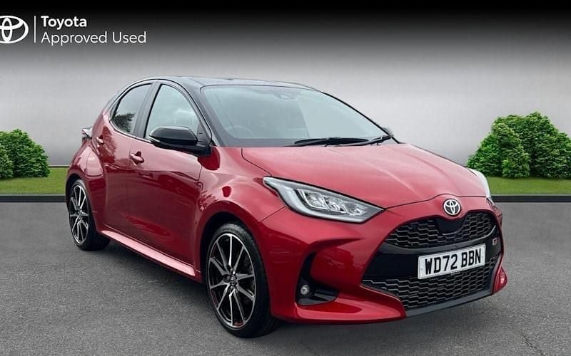 Usado Toyota Yaris Hybrid Sport 116 HP (85 kW) 2022 Citadino