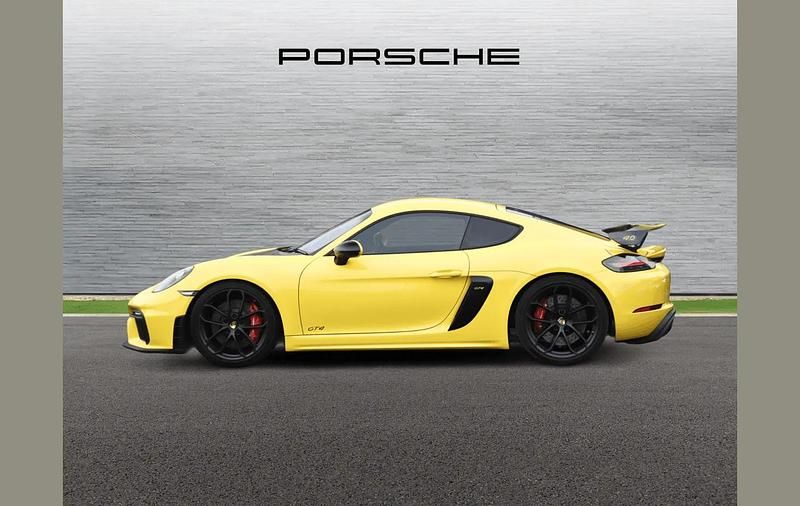 Used Porsche Cayman GT4 414 HP (304 kW) 2021 Yellow Coupe
