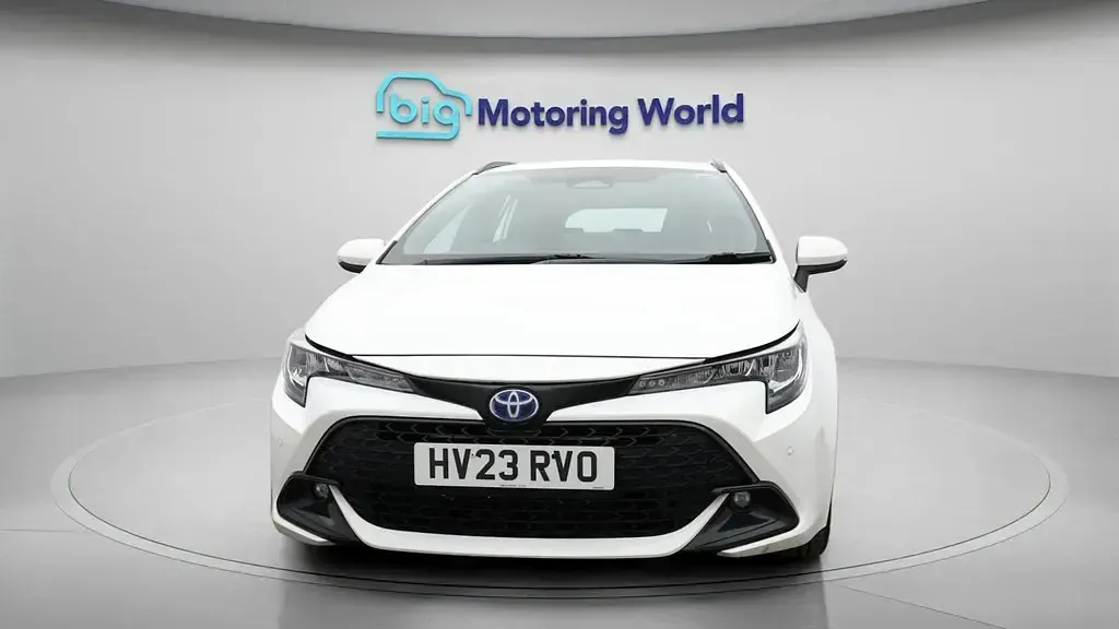 Used Toyota Corolla 140 HP (102 kW) 2023 White Estate