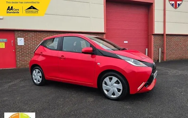 Begagnad Toyota Aygo X-play 69 HK (50 kW) 2018 Halvkombi