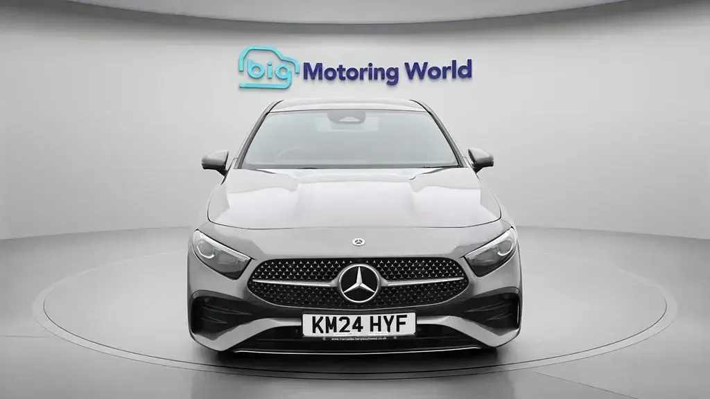 Usado Mercedes A200 AMG line 177 CV (130 kW) 2024 Gris Berlina