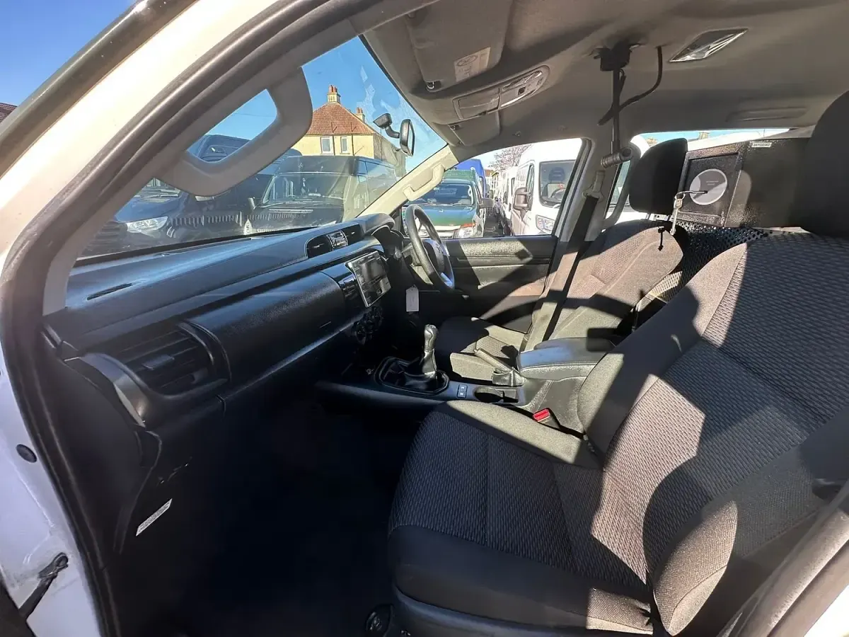 Käytetty Toyota HiLux Active 150 HP (110 kW) 2017 Vihreä Nouto