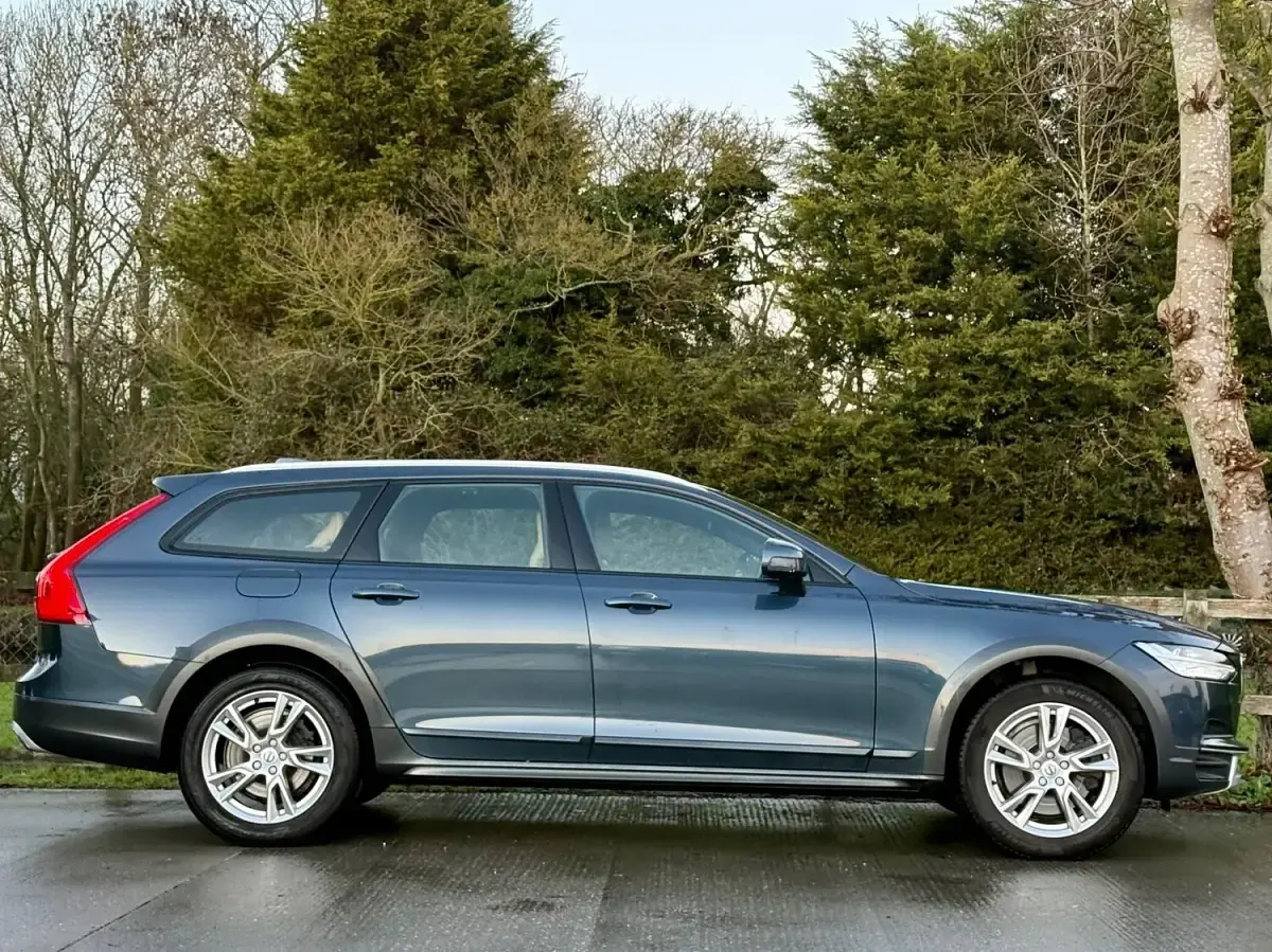 Used Volvo V90 CC 2019 Blue Estate