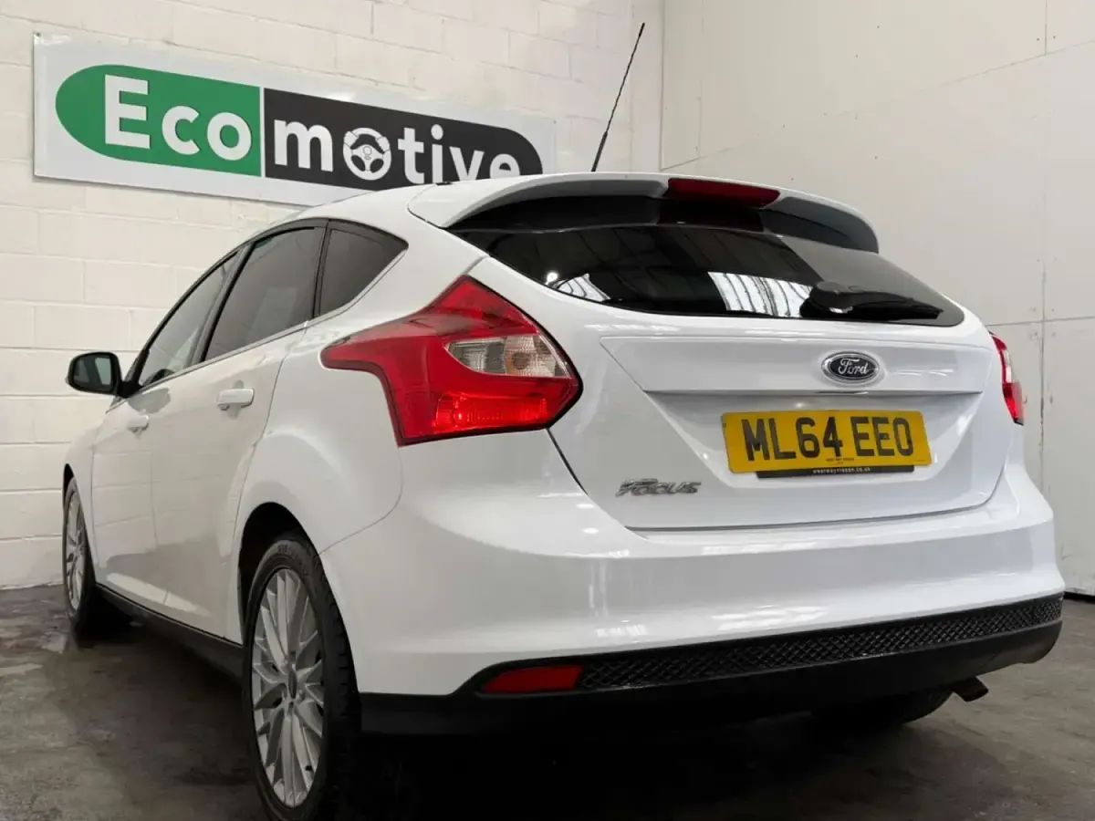 Usado Ford Focus Zetec 125 HP (91 kW) 2014 Branco Citadino