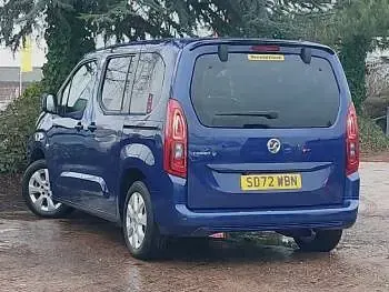 Used Vauxhall Combo 100 kW (136 HP) 2022 Blue MPV