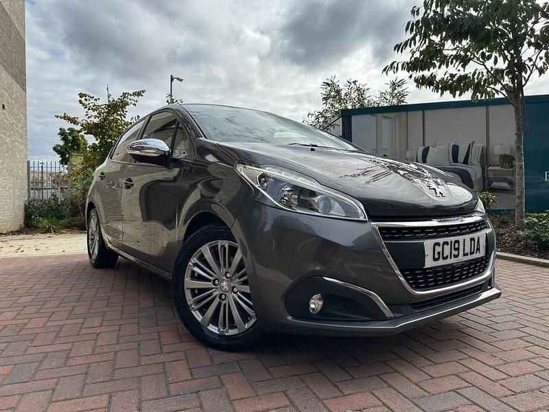 Used Peugeot 208 Signature Sky 2019 Grey Hatchback