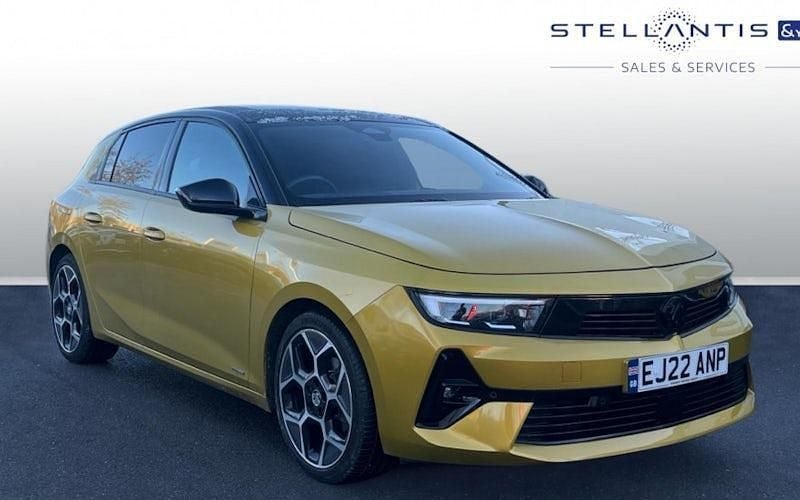 Used 2025 Vauxhall Astra Ultimate Hatchback | £17,749 (Super price) - Image 1/3