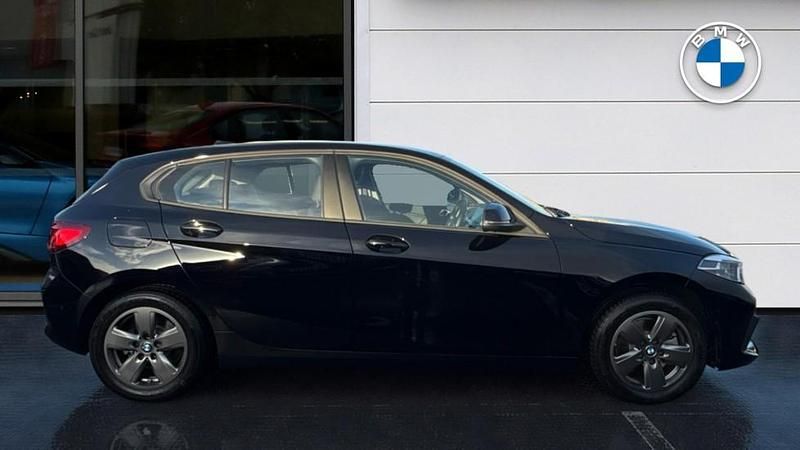 Used BMW 118 Sport Line 134 HP (98 kW) 2023 Black Hatchback