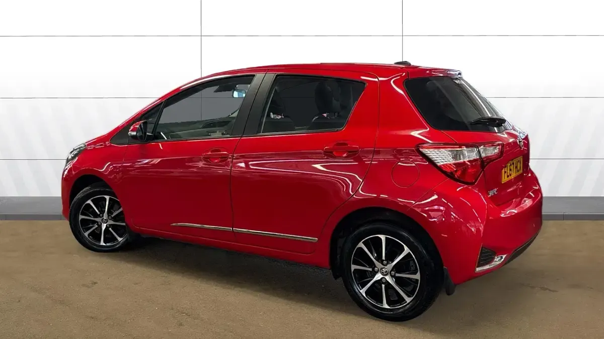 Used Toyota Yaris 111 HP (81 kW) 2018 Red Hatchback