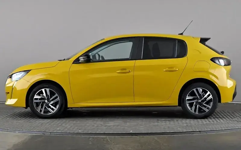Używany Peugeot 208 Active+ 102 KM (75 kW) 2023 Żółty Hatchback