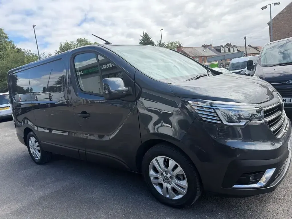 Used Renault Trafic 2022 Grey MPV