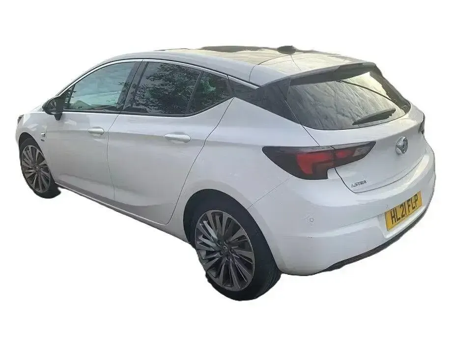 Używany Vauxhall Astra Edition 122 KM (89 kW) 2021 Biały Hatchback