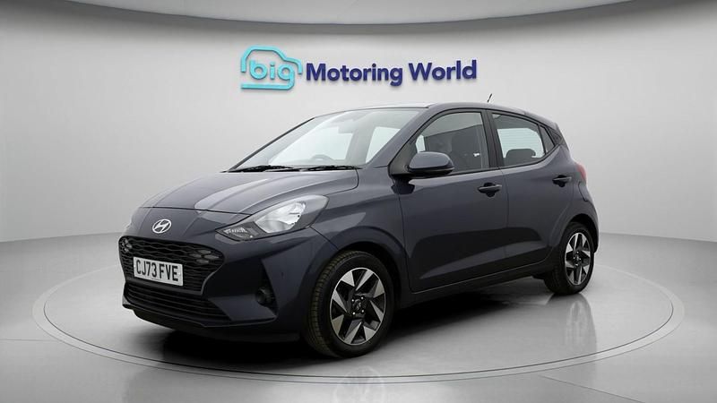 Used Hyundai i10 Advanced 65 HP (47 kW) 2023 Grey Hatchback