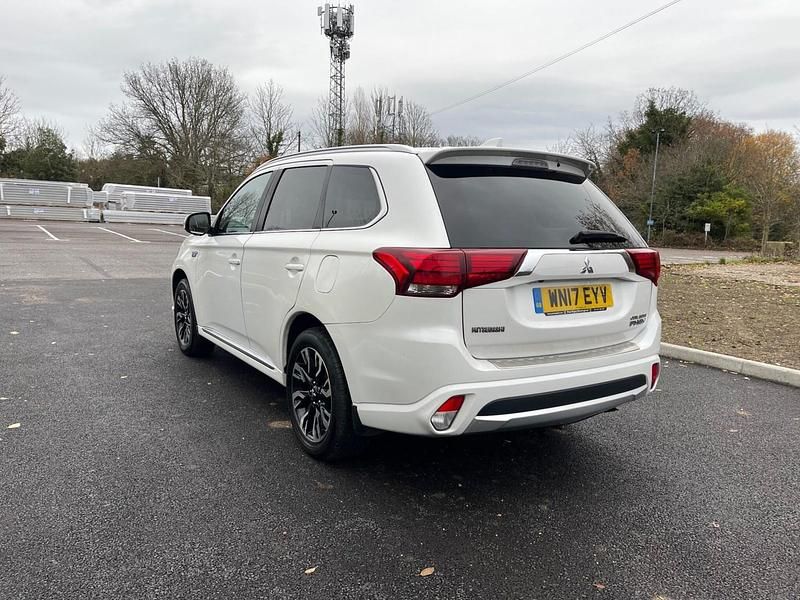 Used Mitsubishi Outlander P-HEV 2017 White Estate