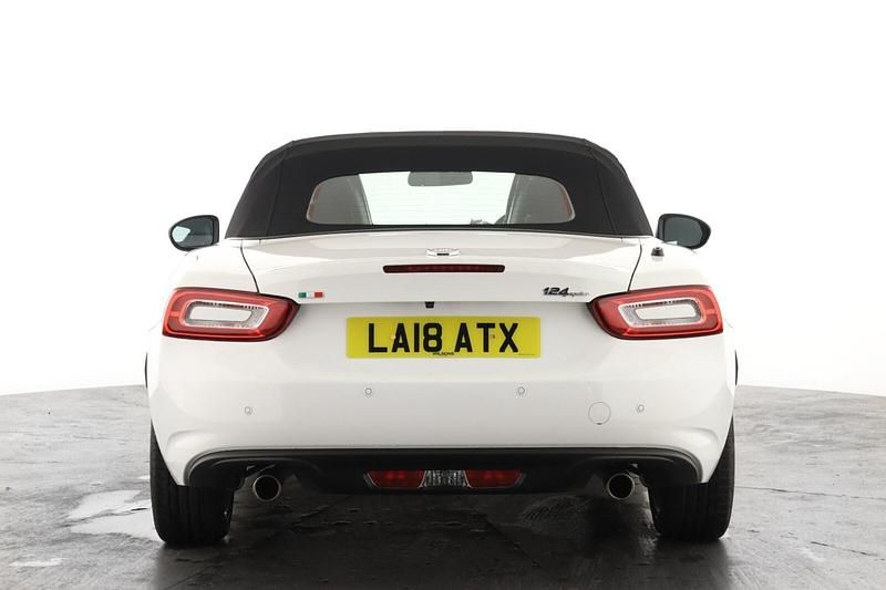 Used Fiat 124 Spider S 138 HP (101 kW) 2018 White Cabriolet