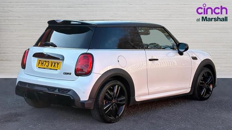 Usado Mini Cooper Premium 136 CV (100 kW) 2024 Blanco Utilitario