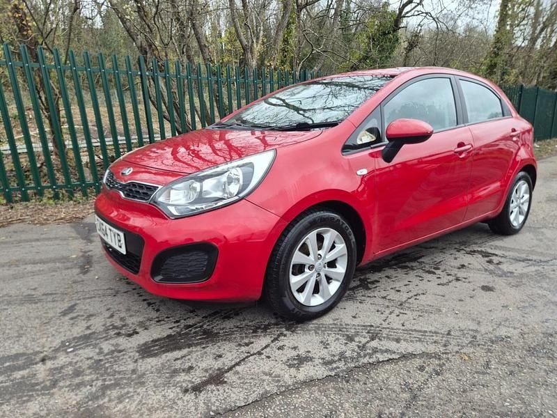 Used Kia Rio 85 HP (62 kW) 2014 Red Hatchback